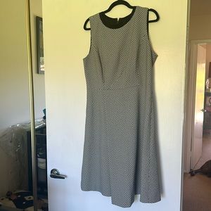 Classiques Entiet Black and white sleeveless dress, no pockets size 14.